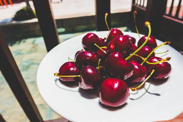Ripe Cherries Plate — Stock Photo, Image
