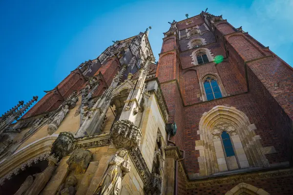 Muhteşem Mimarlık ve Kırbaç Kiliseleri