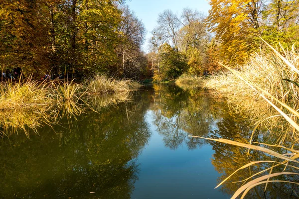 Hermoso Otoño Hermoso Parque Histórico —  Fotos de Stock