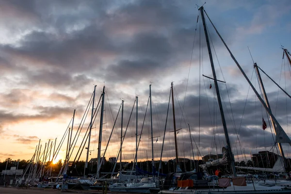 Köpenhamn Danmark Juli 2019 Vacker Brygga Kvällen Med Vackra Segelbåtar — Stockfoto