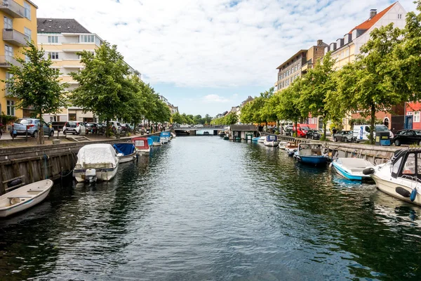 Copenhaga Dinamarca Julho 2019 Famoso Christianshavn Com Edifícios Coloridos Barcos — Fotografia de Stock