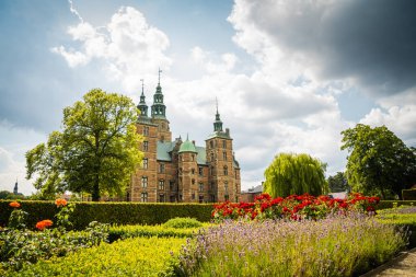 Kopenhag, Danimarka - 24 Temmuz 2019. Kopenhag 'daki Güzel Rosenborg Kalesi