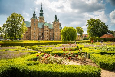 Kopenhag, Danimarka - 24 Temmuz 2019. Kopenhag 'daki Güzel Rosenborg Kalesi