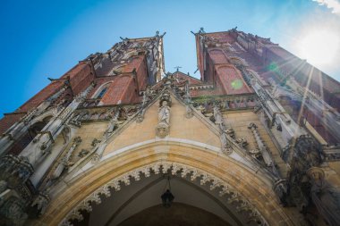 Muhteşem Mimarlık ve Kırbaç Kiliseleri