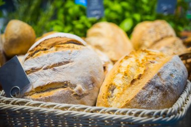 Kahvaltı için kafede nefis taze hamur işleri.