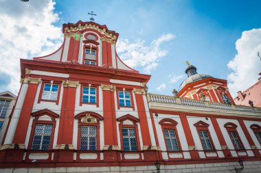 Muhteşem Mimarlık ve Kırbaç Kiliseleri