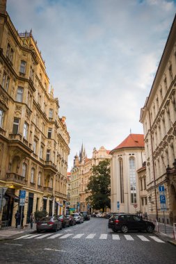 Prag, Çek Cumhuriyeti - 21 Eylül 2019. Muhteşem Prag 'ın Antik Mimarisi