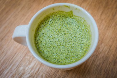 Bir kafede latte eşleştir