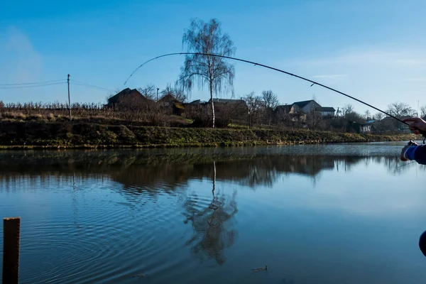 Vissen Snoeken Aan Het Meer Sportvissen Buitenactiviteiten — Stockfoto