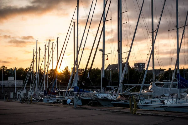 Copenhagen Dania Lipca 2019 Piękne Molo Godzinach Wieczornych Pięknymi Jachtami — Zdjęcie stockowe