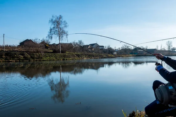 Vissen Snoeken Aan Het Meer Sportvissen Buitenactiviteiten — Stockfoto