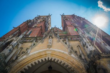 Muhteşem Mimarlık ve Kırbaç Kiliseleri