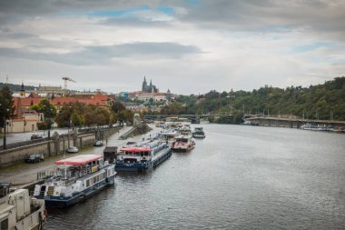 Güz Prag 'ın güzel sokakları ve mimarisi