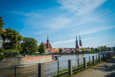 Muhteşem Mimarlık ve Kırbaç Kiliseleri