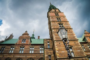 Kopenhag, Danimarka - 24 Temmuz 2019. Kopenhag 'daki Güzel Rosenborg Kalesi