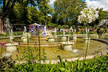 Kopenhag, Danimarka - 21 Temmuz 2019. Kopenhag 'daki güzel park ve bahçe. Çekim