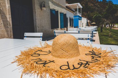 Güzel tatil beldesi. Denizin kenarında yaz tatili