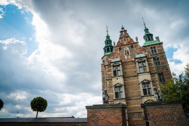 Kopenhag, Danimarka - 24 Temmuz 2019. Kopenhag 'daki Güzel Rosenborg Kalesi