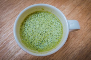 Bir kafede latte eşleştir