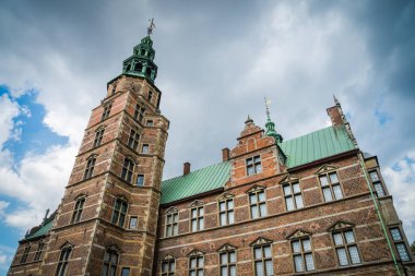 Kopenhag, Danimarka - 24 Temmuz 2019. Kopenhag 'daki Güzel Rosenborg Kalesi