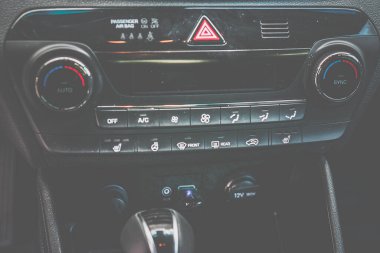 Modern bir arabanın içi. Arabaların temasının arkaplanı