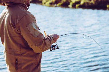 Gölde alabalık avı