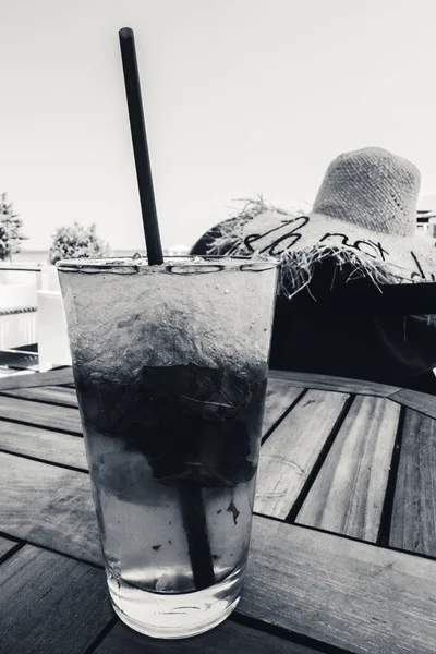 Deniz Kenarındaki Bar Yolculuğunda Kokteyller — Stok fotoğraf