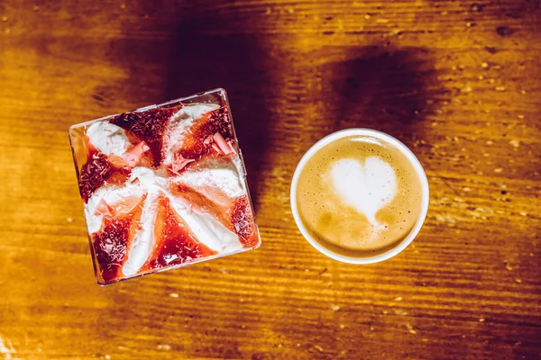 Café Helado Sobre Fondo Madera —  Fotos de Stock