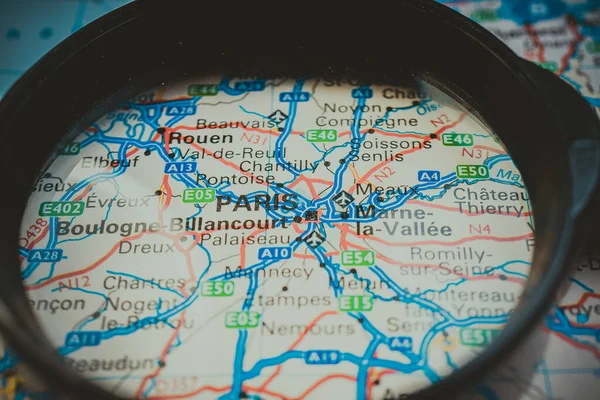 巴黎地图上的旅行背景 — 图库照片