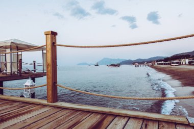 Deniz kenarında güzel gündoğumu