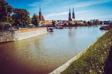Muhteşem Mimarlık ve Kırbaç Kiliseleri