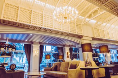 Salonun içi çok güzel.