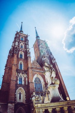 Muhteşem Mimarlık ve Kırbaç Kiliseleri