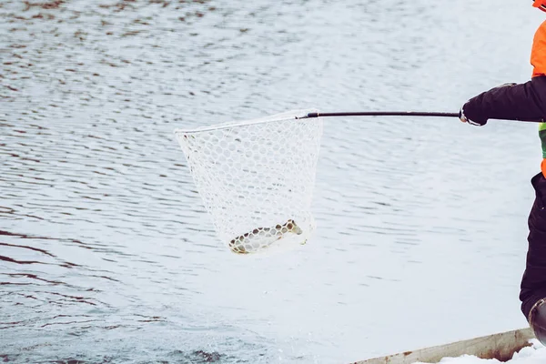 Pesca Alla Trota Sul Lago — Foto Stock