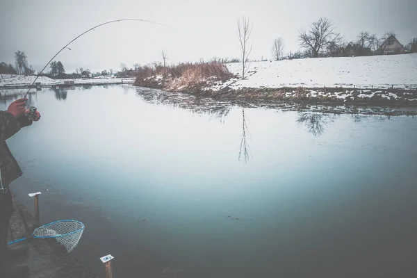 在湖上钓鱼的鳟鱼 — 图库照片