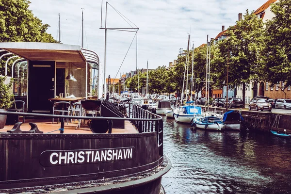 Fargerike Historiske Hus Gamle Trebåter Ved Kanalen Christianshavn – stockfoto