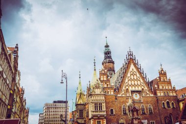 Wroclaw 'daki güzel pazar meydanı, güzel eski evler.