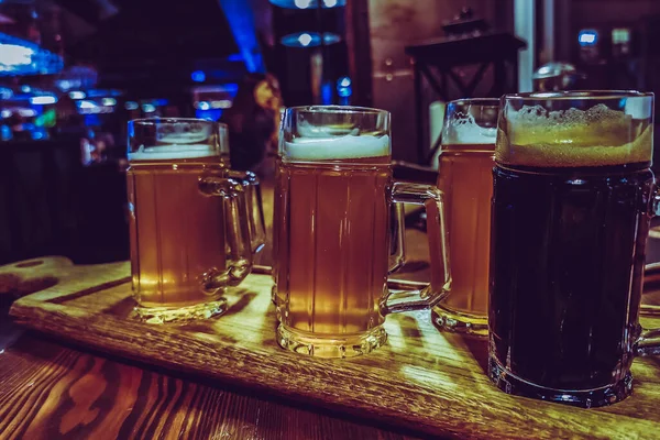 Bier Und Snacks Einer Schönen Kneipe — Stockfoto