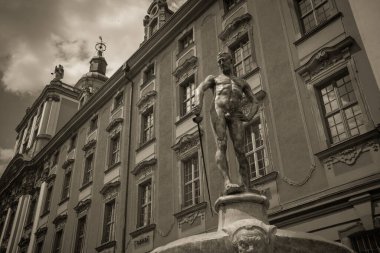 Eski Polonya şehrinin mimarisi. Pençe