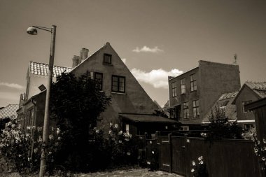 Resimli bir köyde güzel bir Danimarka mimarisi