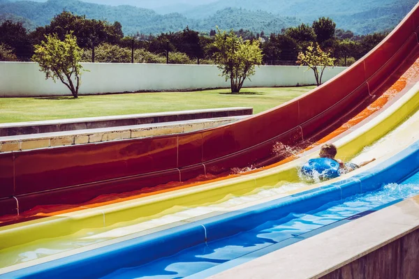 Glissières Eau Dans Parc Aquatique — Photo