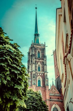 Muhteşem Mimarlık ve Kırbaç Kiliseleri