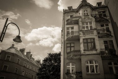 Eski Polonya şehrinin mimarisi. Pençe