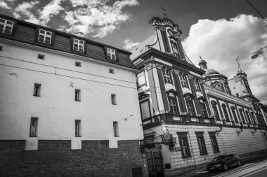 Muhteşem Mimarlık ve Kırbaç Kiliseleri