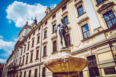 Eski Polonya şehrinin mimarisi. Pençe