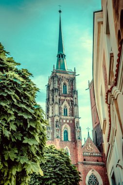 Muhteşem Mimarlık ve Kırbaç Kiliseleri