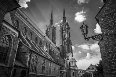 Muhteşem Mimarlık ve Kırbaç Kiliseleri