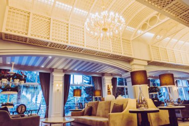 Salonun içi çok güzel.