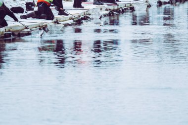 Gölde alabalık avı. Balıkçılık eğlencesi