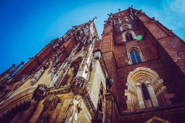 Muhteşem Mimarlık ve Kırbaç Kiliseleri